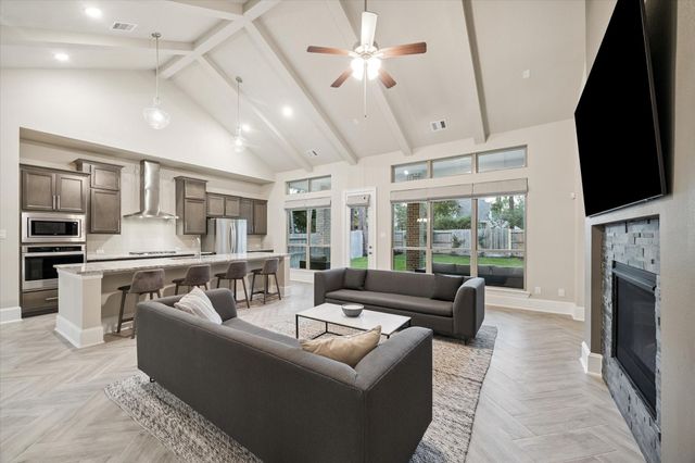 323 S Cadence Hills Loop, Conroe, TX 77318