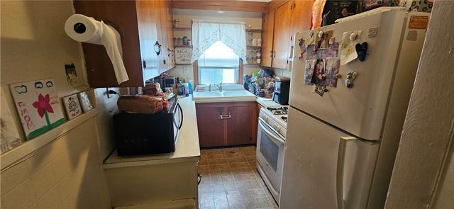 904 Newport Avenue, Pawtucket, RI 02861