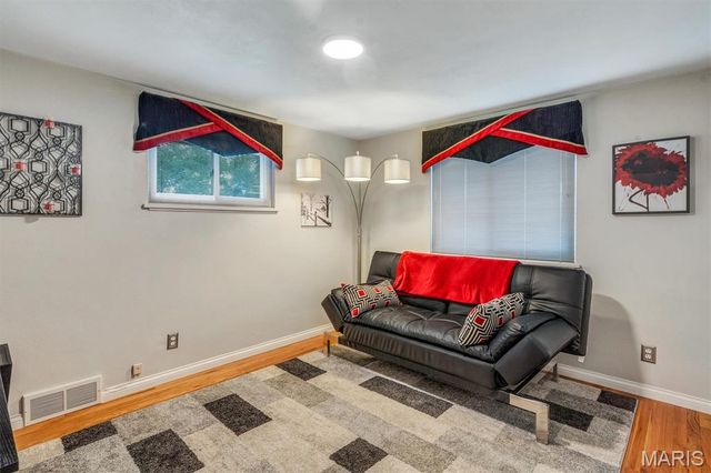 4320 Fatima Drive, St Louis, MO 63123