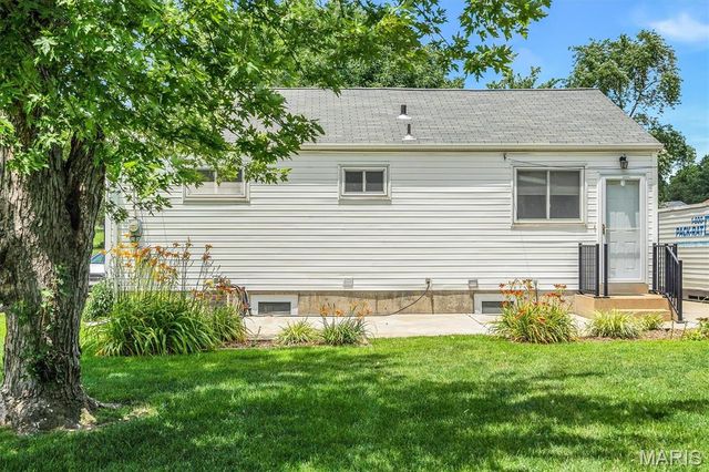 4320 Fatima Drive, St Louis, MO 63123