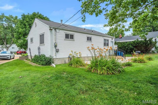4320 Fatima Drive, St Louis, MO 63123