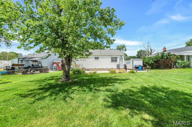4320 Fatima Drive, St Louis, MO 63123