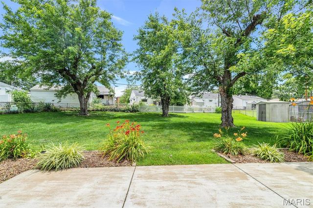 4320 Fatima Drive, St Louis, MO 63123