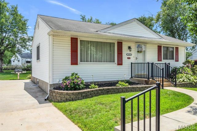 4320 Fatima Drive, St Louis, MO 63123