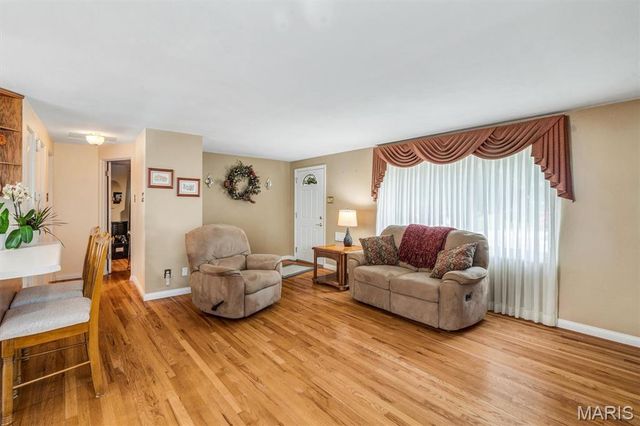 4320 Fatima Drive, St Louis, MO 63123