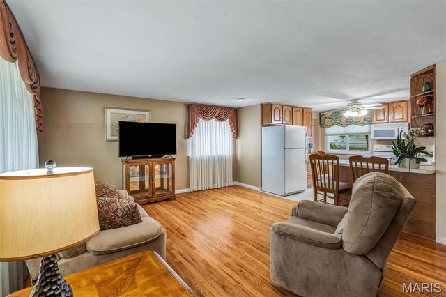 4320 Fatima Drive, St Louis, MO 63123