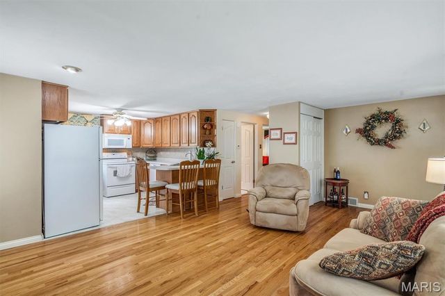 4320 Fatima Drive, St Louis, MO 63123