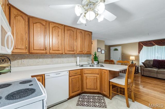 4320 Fatima Drive, St Louis, MO 63123