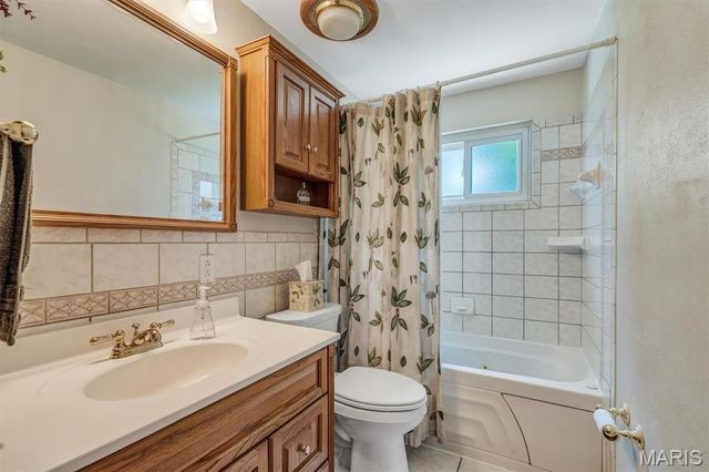4320 Fatima Drive, St Louis, MO 63123