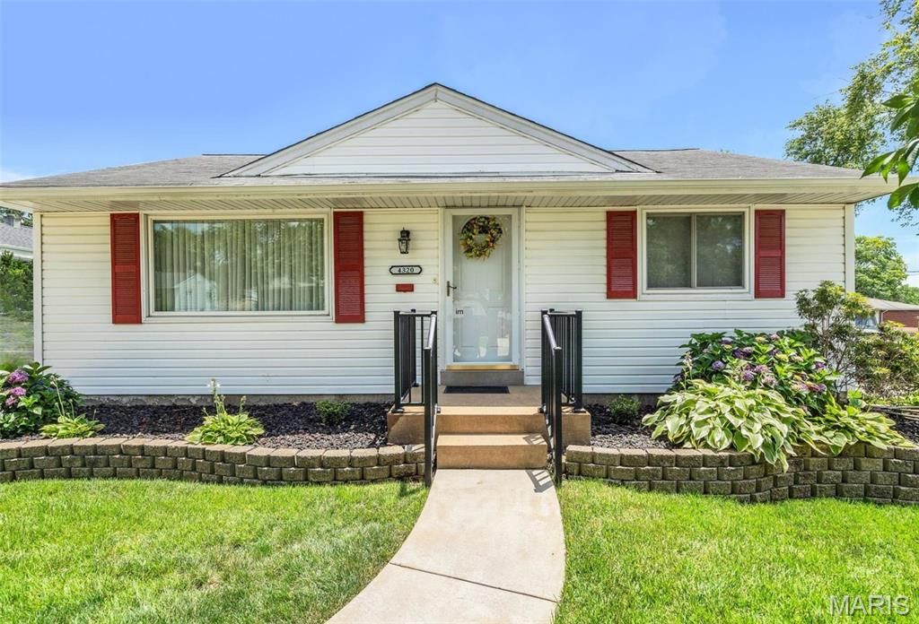4320 Fatima Drive, St Louis, MO 63123