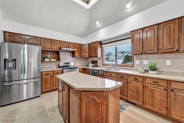 2775 Oakview Circle, Broadview Heights, OH 44147