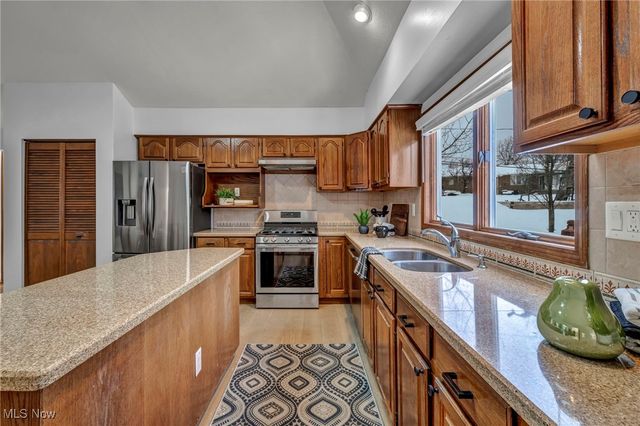 2775 Oakview Circle, Broadview Heights, OH 44147