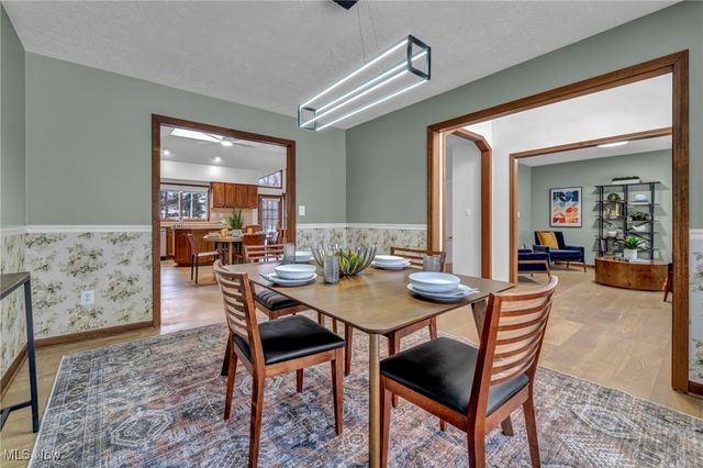 2775 Oakview Circle, Broadview Heights, OH 44147