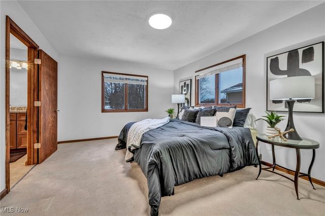 2775 Oakview Circle, Broadview Heights, OH 44147