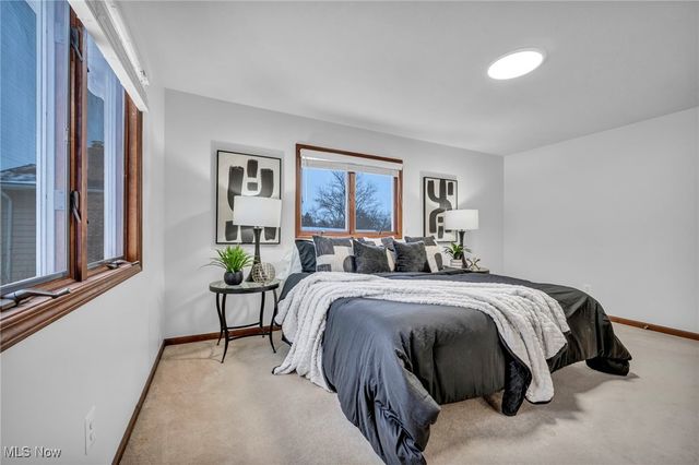 2775 Oakview Circle, Broadview Heights, OH 44147