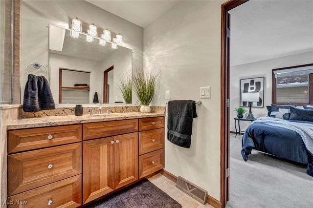 2775 Oakview Circle, Broadview Heights, OH 44147