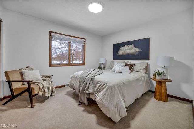 2775 Oakview Circle, Broadview Heights, OH 44147