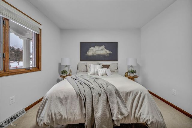 2775 Oakview Circle, Broadview Heights, OH 44147