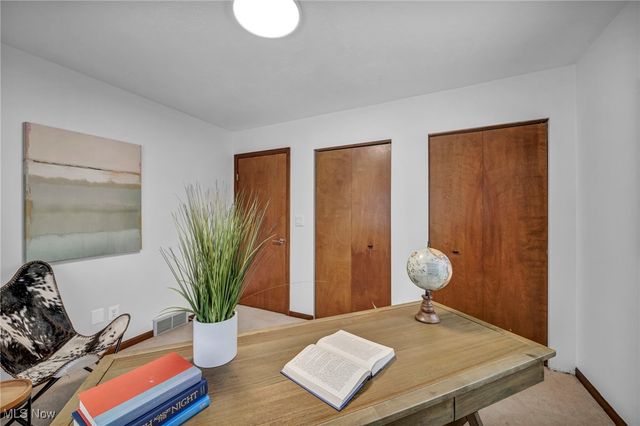 2775 Oakview Circle, Broadview Heights, OH 44147