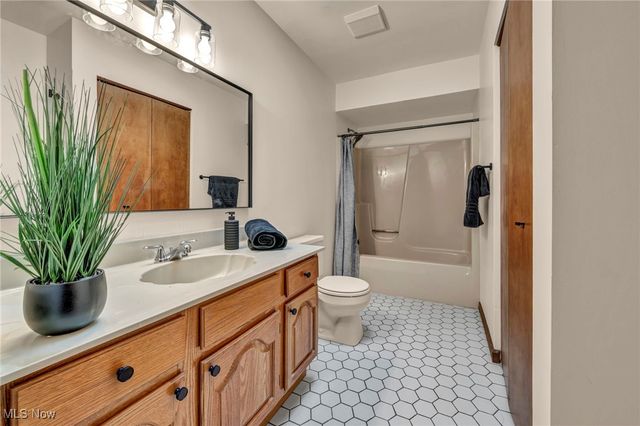 2775 Oakview Circle, Broadview Heights, OH 44147