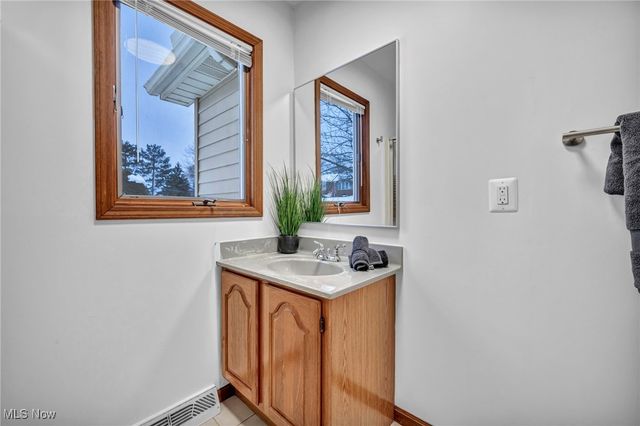 2775 Oakview Circle, Broadview Heights, OH 44147