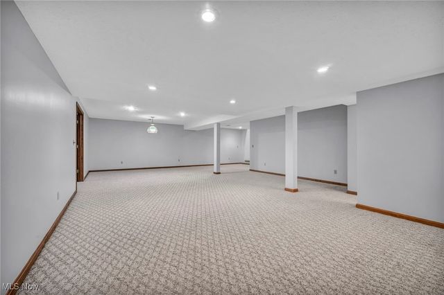 2775 Oakview Circle, Broadview Heights, OH 44147