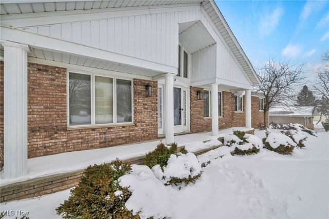 2775 Oakview Circle, Broadview Heights, OH 44147