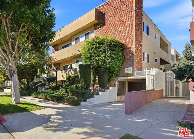 425 E Tamarack Avenue, Inglewood, CA 90301