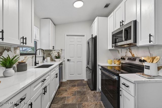 1807 SHANNON LAKE Drive, Middleburg, FL 32068
