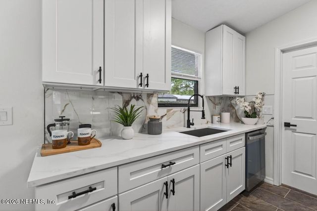 1807 SHANNON LAKE Drive, Middleburg, FL 32068