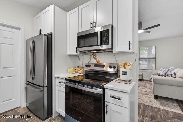1807 SHANNON LAKE Drive, Middleburg, FL 32068
