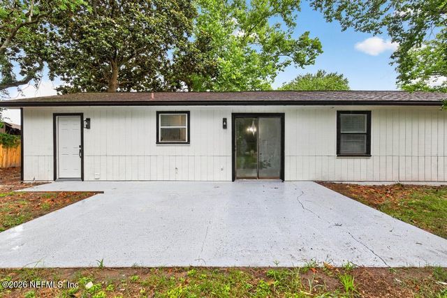 1807 SHANNON LAKE Drive, Middleburg, FL 32068