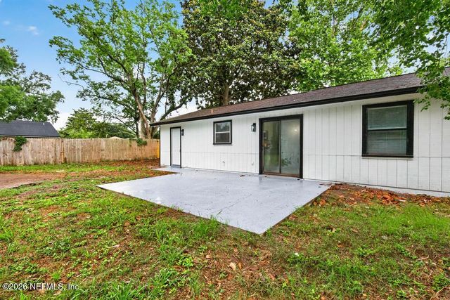 1807 SHANNON LAKE Drive, Middleburg, FL 32068