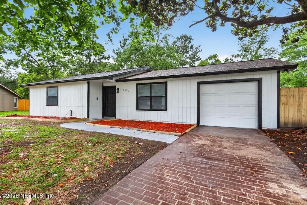 1807 SHANNON LAKE Drive, Middleburg, FL 32068