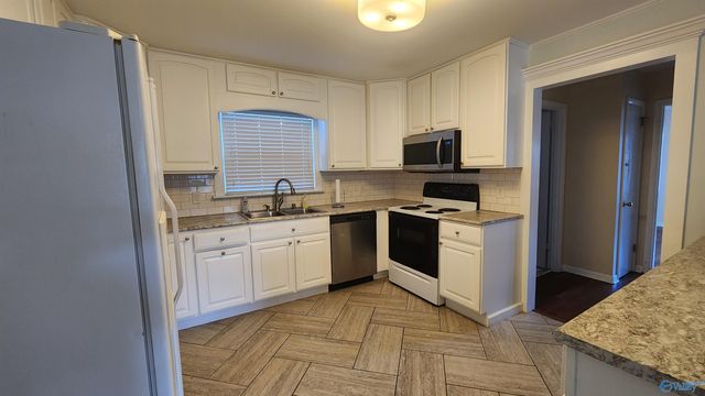 11402 SE Hillwood Drive, Huntsville, AL 35803