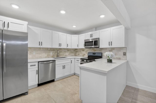 717 NW 29th Avenue B, Delray Beach, FL 33445