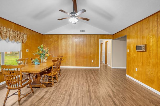 205 N 8th Street, Highlands, TX 77562