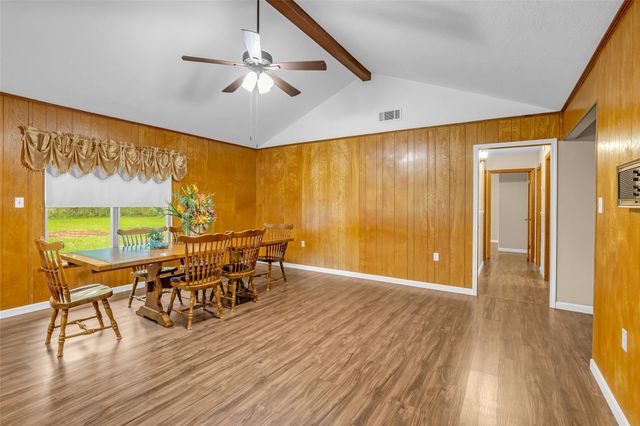 205 N 8th Street, Highlands, TX 77562