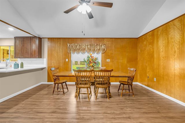 205 N 8th Street, Highlands, TX 77562
