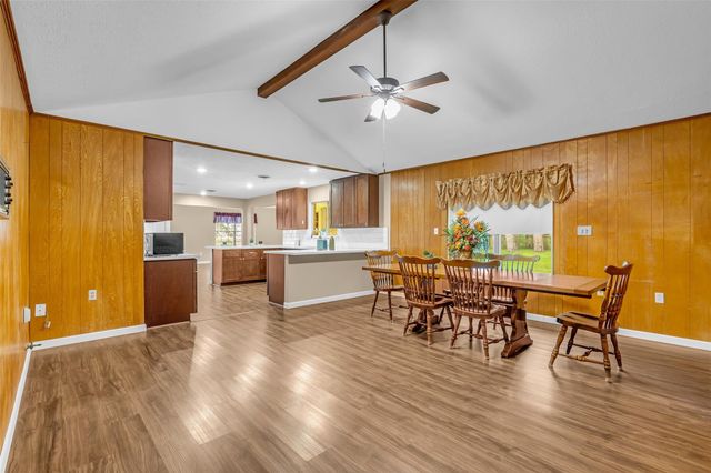 205 N 8th Street, Highlands, TX 77562