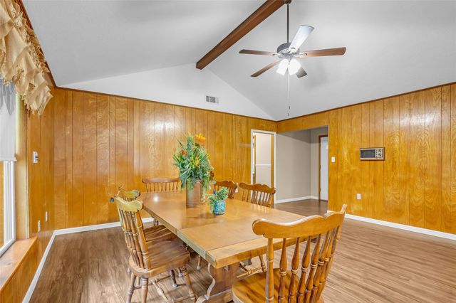 205 N 8th Street, Highlands, TX 77562