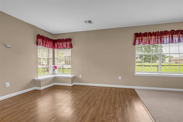 205 N 8th Street, Highlands, TX 77562