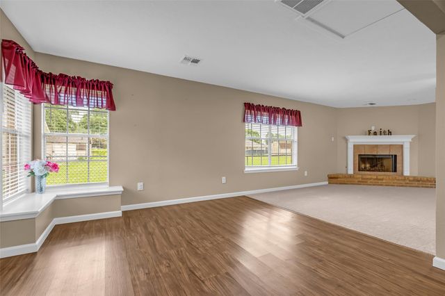 205 N 8th Street, Highlands, TX 77562