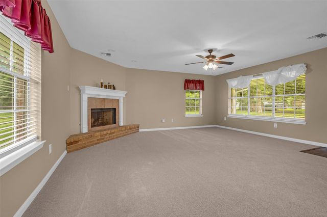 205 N 8th Street, Highlands, TX 77562