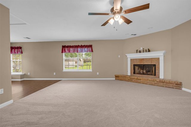 205 N 8th Street, Highlands, TX 77562