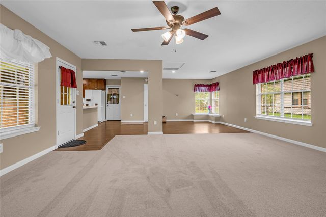 205 N 8th Street, Highlands, TX 77562