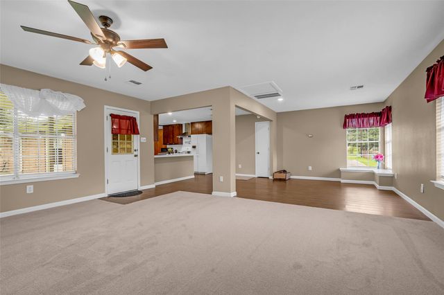 205 N 8th Street, Highlands, TX 77562