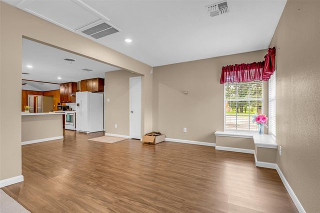 205 N 8th Street, Highlands, TX 77562