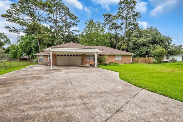 205 N 8th Street, Highlands, TX 77562