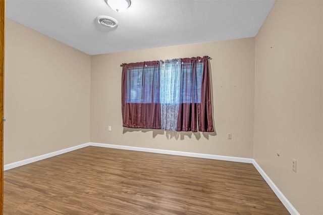 205 N 8th Street, Highlands, TX 77562